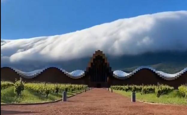 La 'avalancha' de nubes, un espectáculo visual en Rioja Alavesa