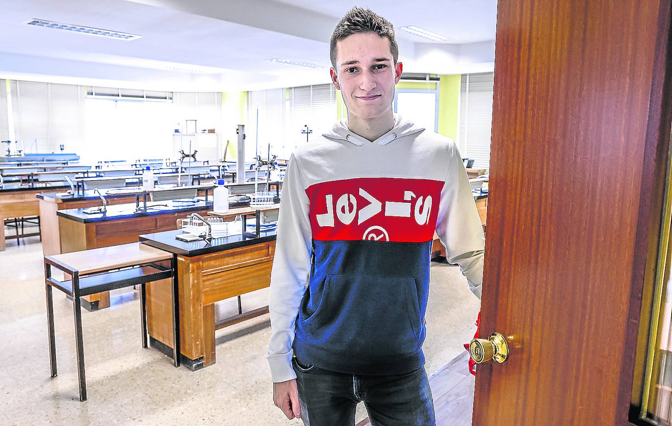 Un vitoriano, entre los 50 mejores bachilleres de España