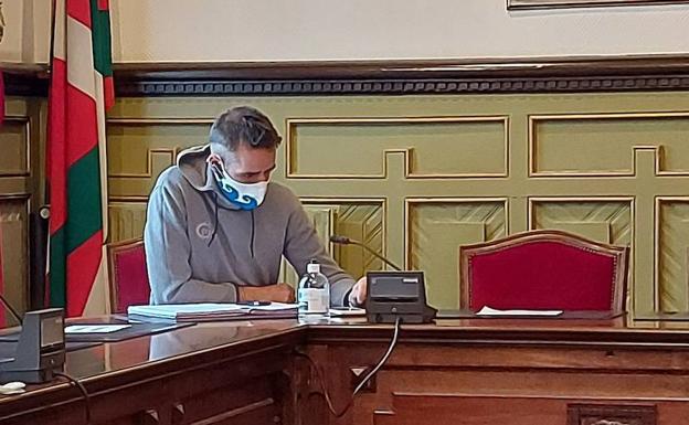 La dirección del PNV interviene en el pulso de Mundaka y arremete contra el alcalde