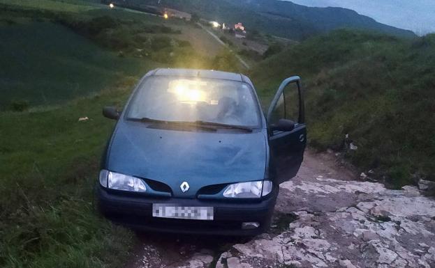 Intentan subir en coche a la cruz de Olárizu para «ver atardecer»