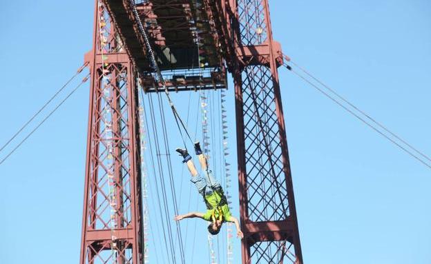 El Puente Colgante recupera la escalada y los saltos al vacío después de un año de pandemia