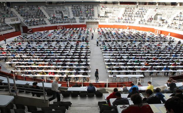La Selectividad repetirá el modelo de examen más sencillo por el covid y se celebrará en el Iradier Arena