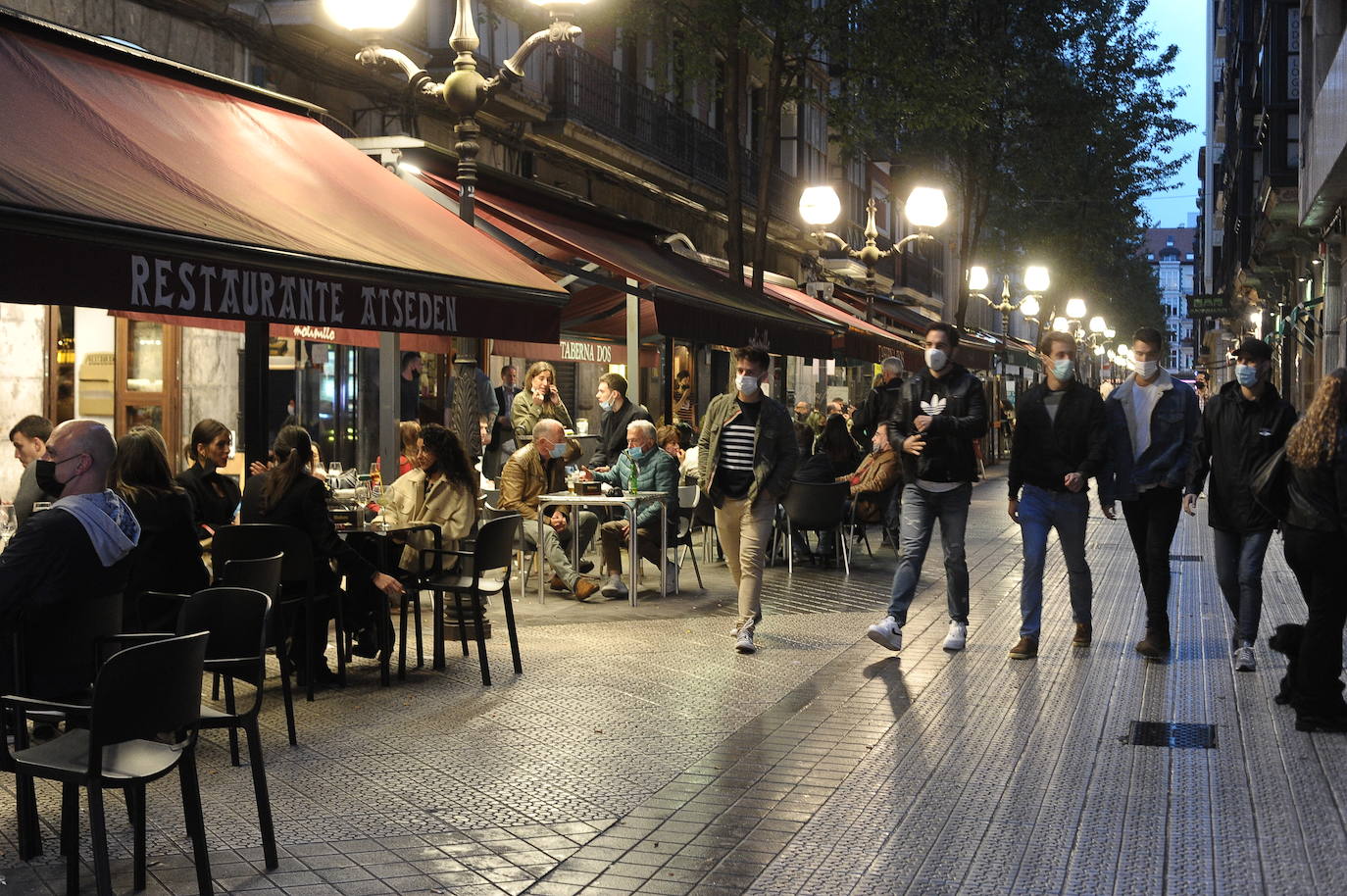Ambientazo en el Casco Viejo y Ledesma y botellones en Doña Casilda