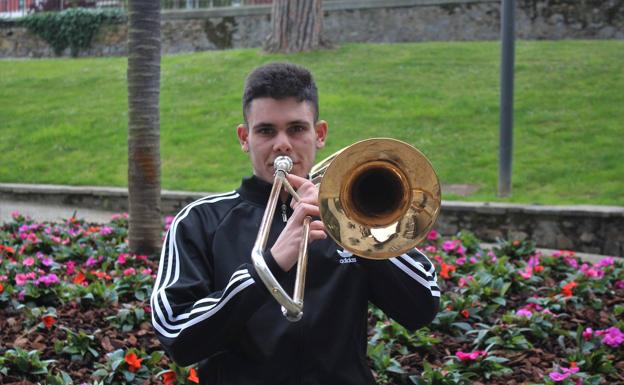 El llodiano Ibai Adrián se estrena como solista de trombón de varas