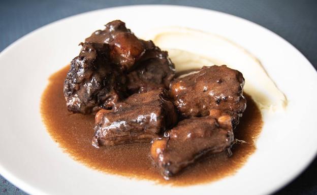 Rabo en salsa.