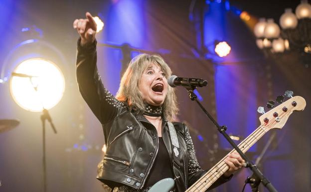 Suzi Quatro anuncia que no actuará en el Azkena Rock y desvela así el aplazamiento del festival de Mendizabala