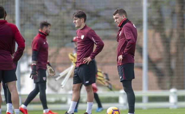 Vencedor y Vicente podrán reforzar al Bilbao Athletic en la final por el ascenso a Segunda