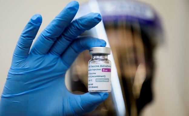 Sale de la UCI la vacunada con AstraZeneca afectada por un trombo en Vitoria