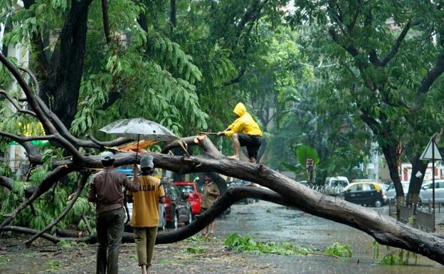 Un devastador ciclón deja una treintena de muertos en India