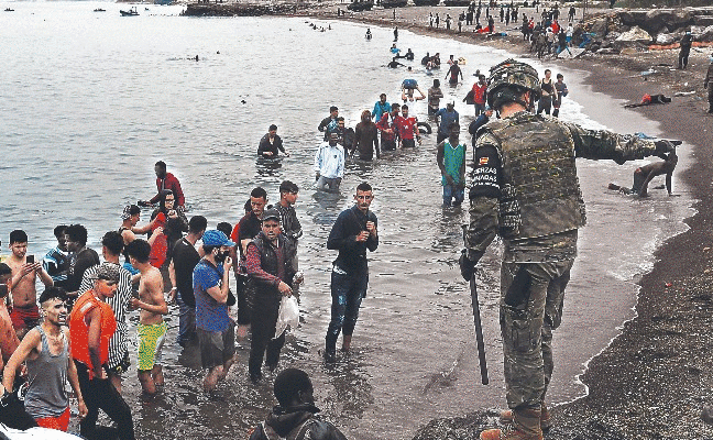 Ana Rosa califica de «invasión» la crisis migratoria de Ceuta y critica a Sánchez: «Tenemos un Gobierno muy débil»