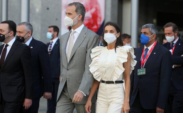 Letizia saca su lado flamenco en Fitur: el mono de volantes que nadie esperaba ver