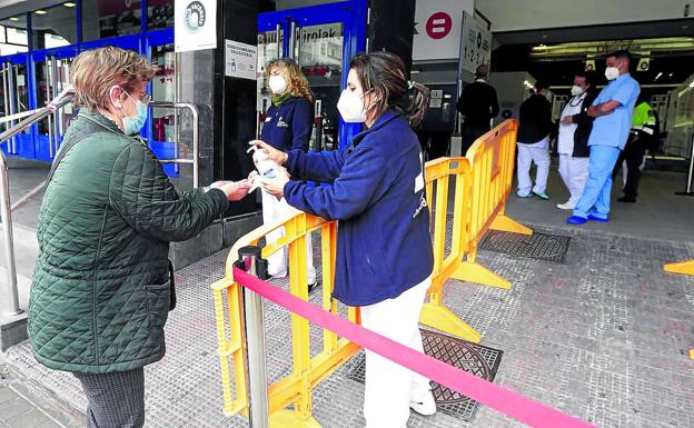 Sanidad avala que Pfizer sea la segunda dosis de 83.000 vascos vacunados con AstraZeneca