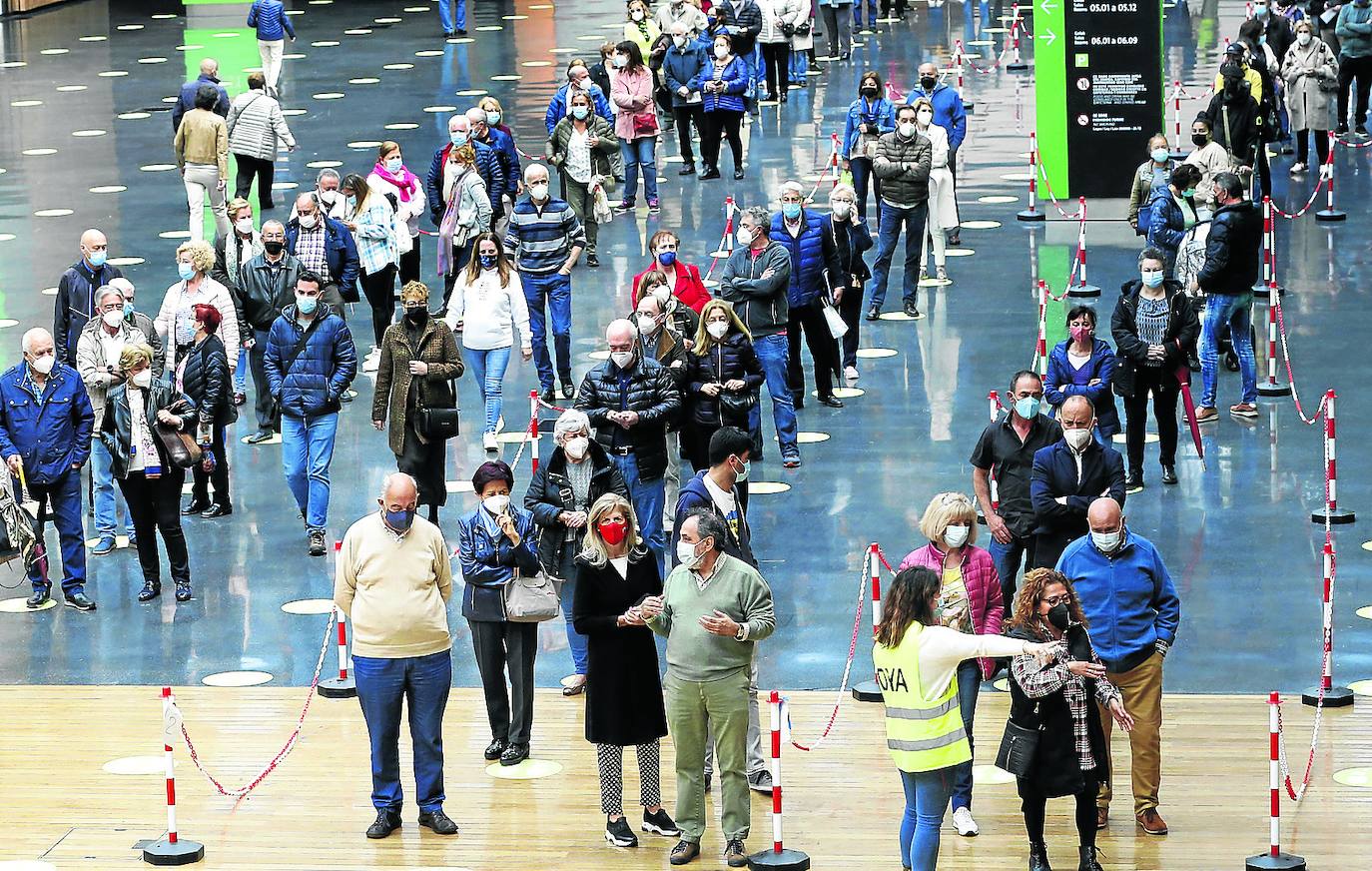 Sanidad abre la puerta a que los vacunados con AstraZeneca elijan el suero de la segunda dosis