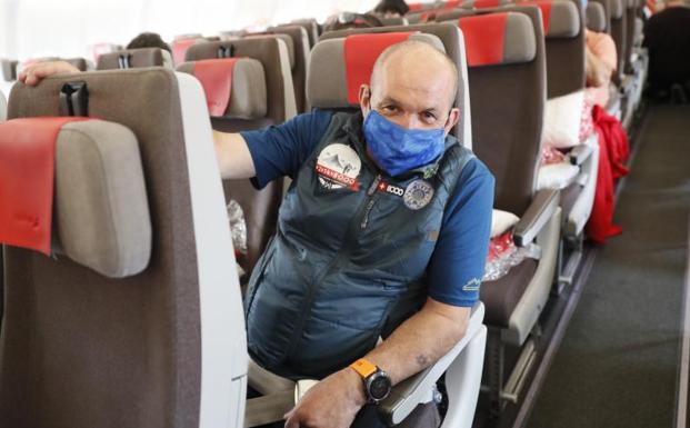 Juanito Oiarzabal llega hoy a Madrid y pone fin a su pesadilla en Nepal