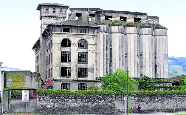 El histórico edificio de Molinos Vascos amenaza ruina y ordenan rehabilitarlo