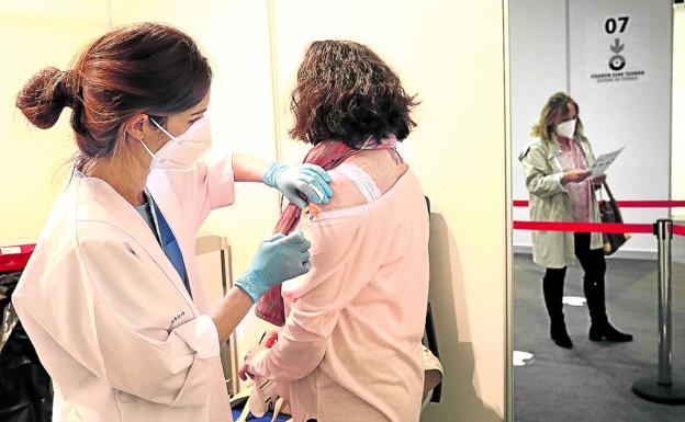 Los vacunados con AstraZeneca que elijan repetir deberán firmar su consentimiento