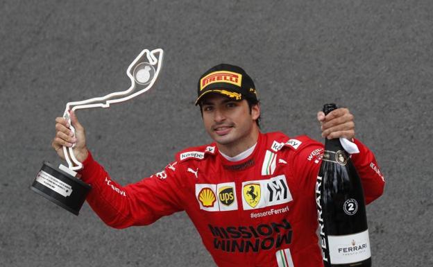 Carlos Sainz se corona con su primer podio en Ferrari