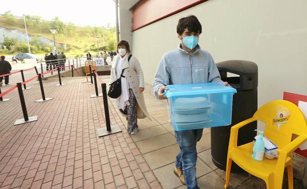 Sagardui pide a los vacunados con AstraZeneca «que no se queden solo con una dosis»