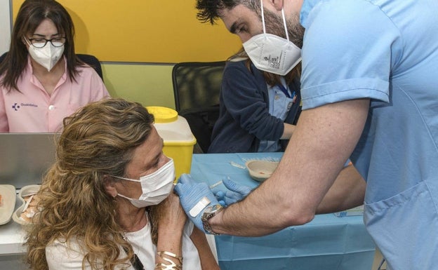 Euskadi tendrá vacunada esta semana a más de la mitad de la población mayor de 16 años