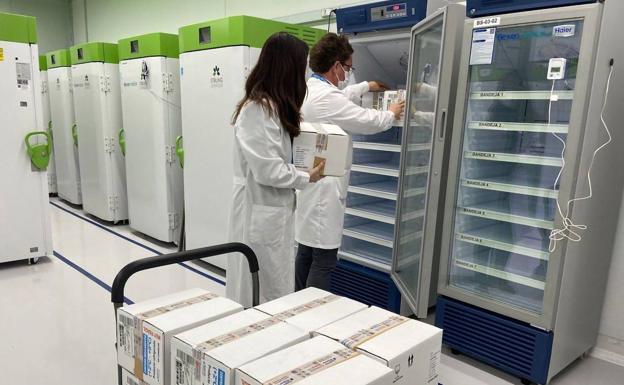 Urkullu no asegura la llegada de dosis suficientes de AstraZeneca y llama a «confiar» en la mezcla con Pfizer