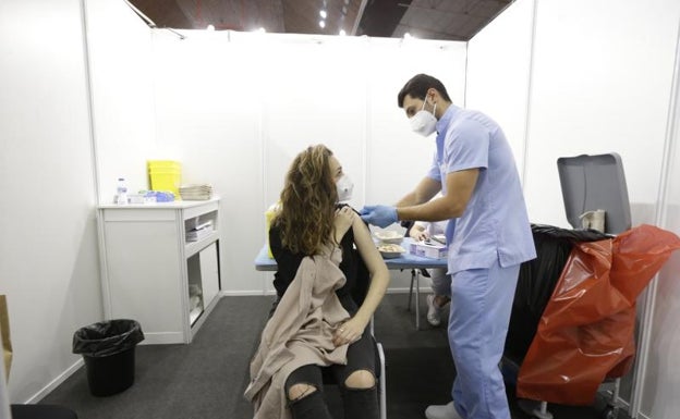 Euskadi pincha 46.000 dosis en dos días y avanza en la vacunación de los menores de 59 años