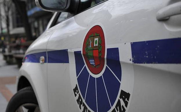 Detenido tras una persecución en la que intentó embestir un coche patrulla de la Ertzaintza en el Valle de Arana