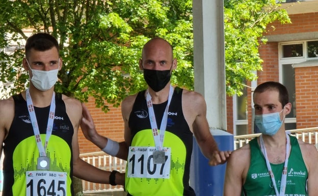 Oier Ariznabarrea y Onditz Iturbe, primeros campeones de Euskadi de trail running