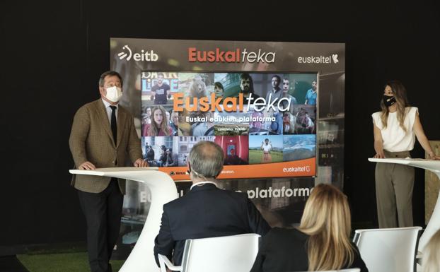 Euskalteka euskarazko edukien plataforma berria sustatu dute Euskaltelek eta EITBk