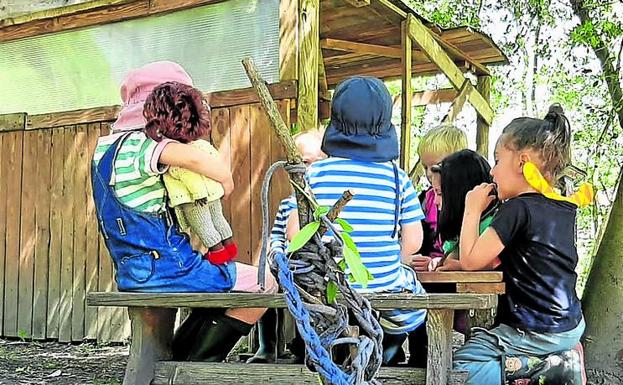 Aprender en el bosque, un modelo de escuela alternativa en Sopela