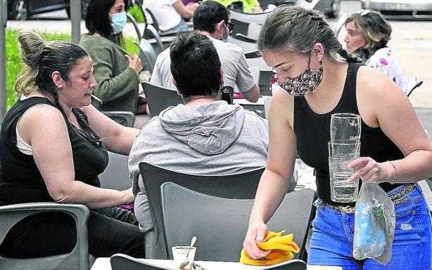 Los hosteleros reciben la ampliación con «alegría» y piden más clientes por mesa