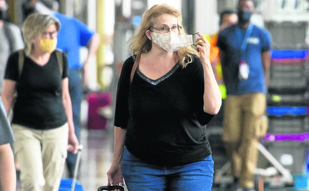 Sanidad plantea que el uso de la mascarilla se flexibilice en julio para los vacunados