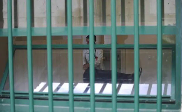 Juicio por agresión sexual: «Dígame, ¿se permiten consoladores en la cárcel de Zaballa?»