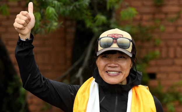 La escaladora Tsang Yin-Hung logra el ascenso más rápido de una mujer al Everest