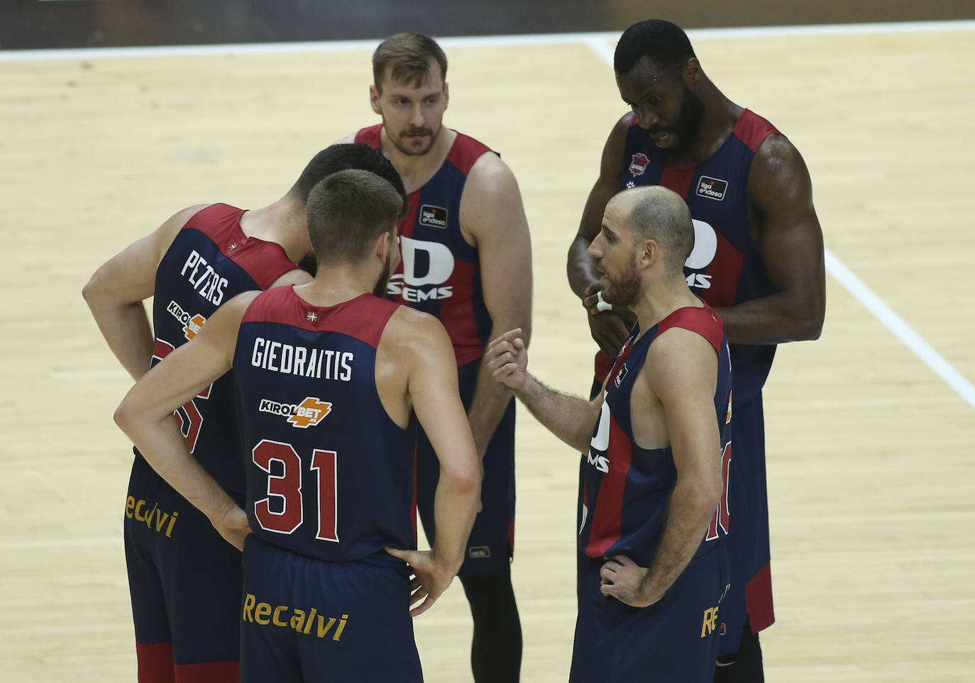 Las mejores imágenes del Valencia - Baskonia