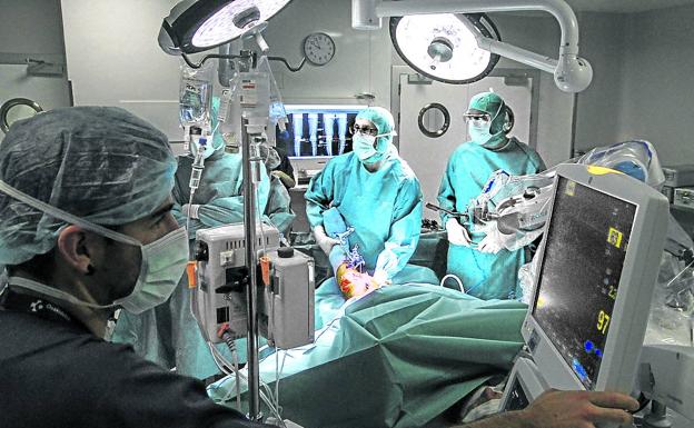 Los vascos tienen que esperar una media de dos meses para ser operados en Osakidetza