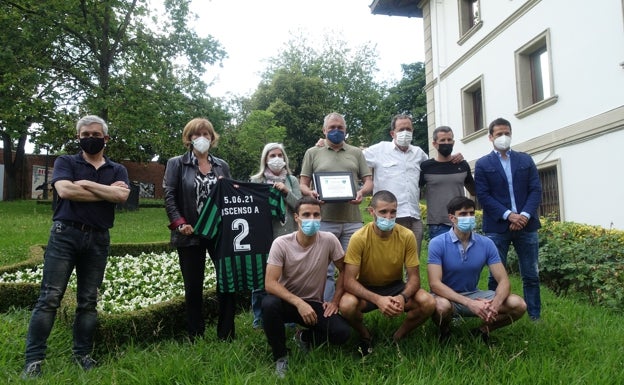 El Ayuntamiento homenajea al Sestao River por su ascenso