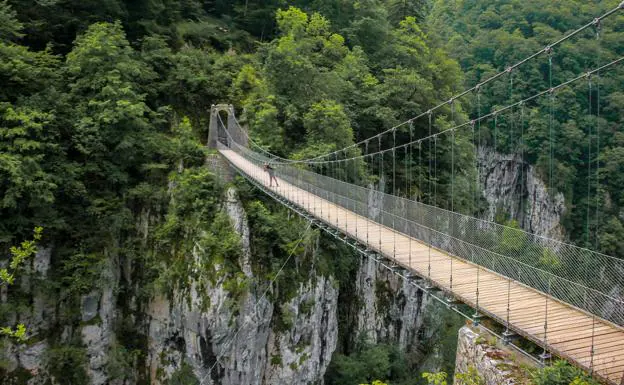 Holtzarte, ¿te atreves a cruzar este puente sobre el precipicio en Zuberoa?