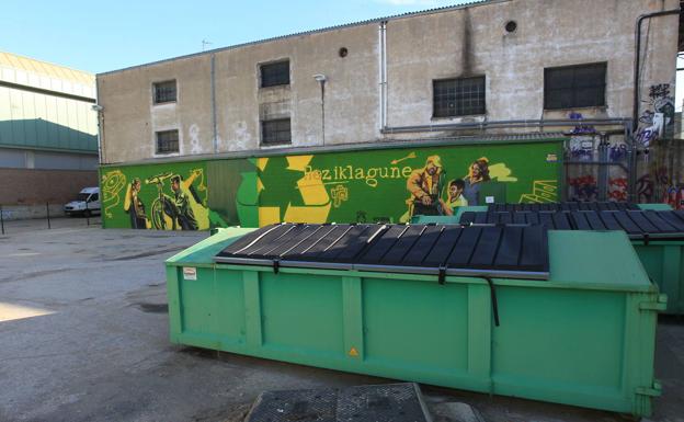 El Gabinete Urtaran asegura que el punto de recogida de enseres no peligra pese a la amenaza de desahucio