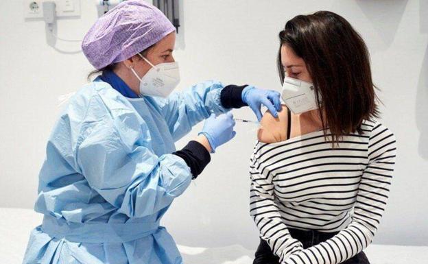 Un millón de vascos ya han recibido al menos una dosis de la vacuna contra el coronavirus