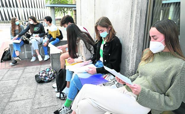 El Iradier abrirá su cúpula tras las quejas por calor durante la Selectividad