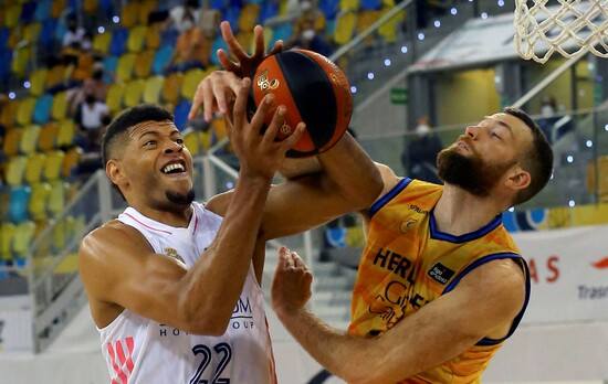 Matt Costello, una opción para el juego interior del Baskonia