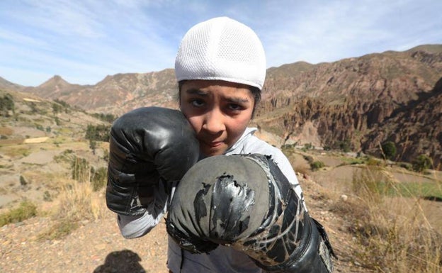 'Mano de piedra', la niña boliviana que consagra la mitad de su vida al boxeo