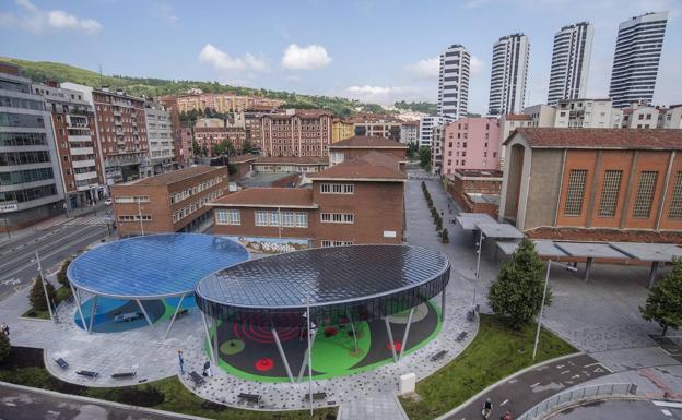 Bilbao finaliza la cubierta del parque infantil de Sabino Arana