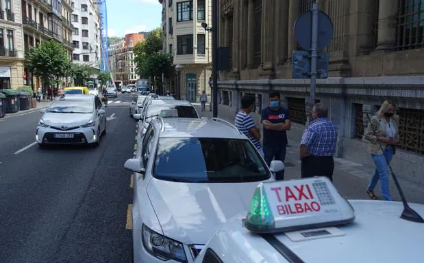 Los taxistas vascos consideran «un disparate» la sentencia a favor de los VTC