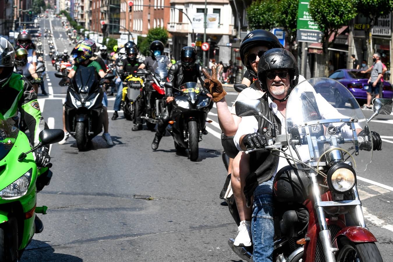 Cientos de moteros toman Bilbao para reclamar mayor seguridad vial