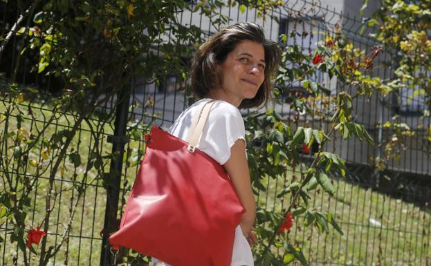 ¿Reinventarse a los 50? Una getxotarra cambia su vida para crear los bolsos mas deseados