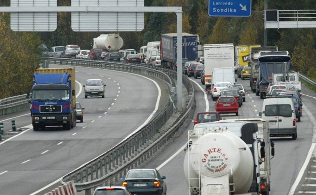 Los transportistas rechazan los peajes especiales en Bizkaia y piden abaratar los actuales