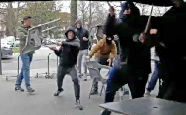 Dos radicales del Alavés pagan 10.000 euros a un hincha del Barça para evitar la cárcel