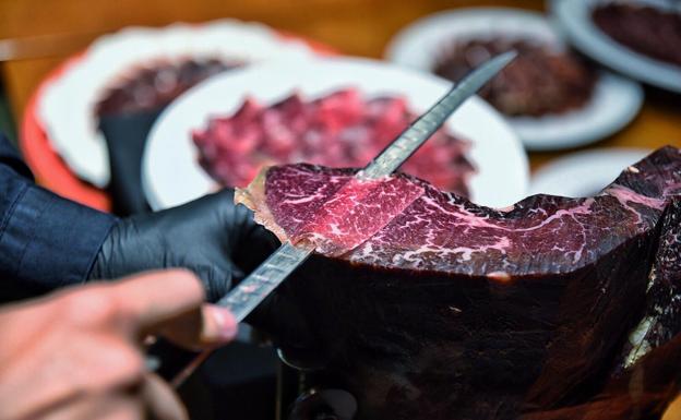 Chefs con estrella Michelin cocinarán con cecina de León