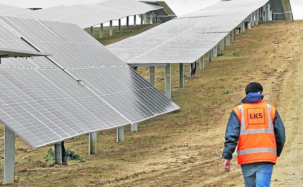 Solaria se fija ahora en Mendixur, Gebara y Argómaniz para 80 hectáreas de 'huerto solar'